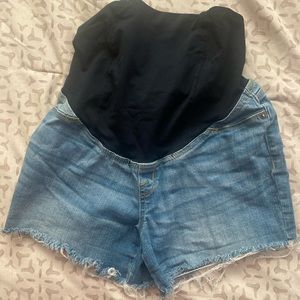 Maternity short.
